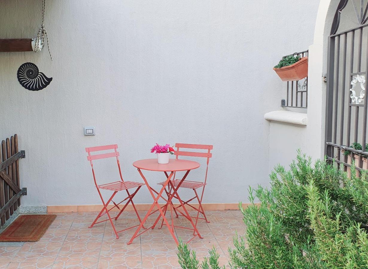 Nautilus - Monolocale Seminterrato Con Finestre Apartment Àrbatax Exterior foto